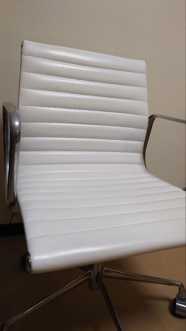 お値下げ　美品　イームズ　アルミナム ハーマンミラー　 リプロダクト