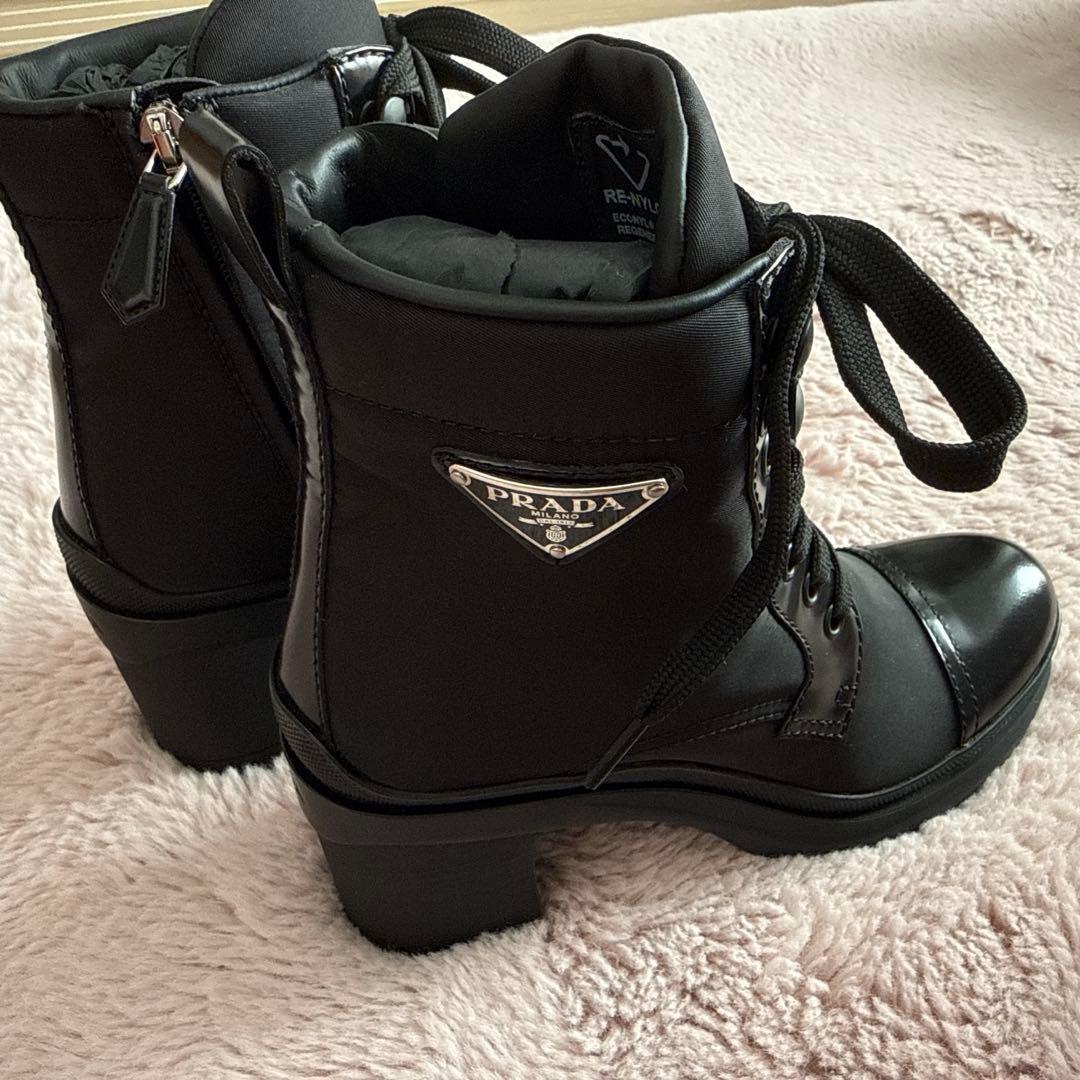 PRADA ブラッシュドレザーメナイロンレースアップブーティー