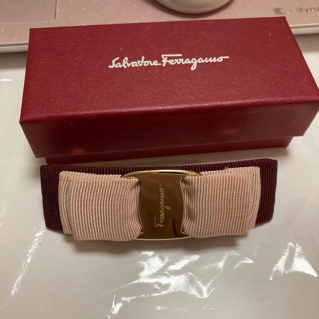 フェラガモ　リボンバレッタ　バイカラー　ヴァラ