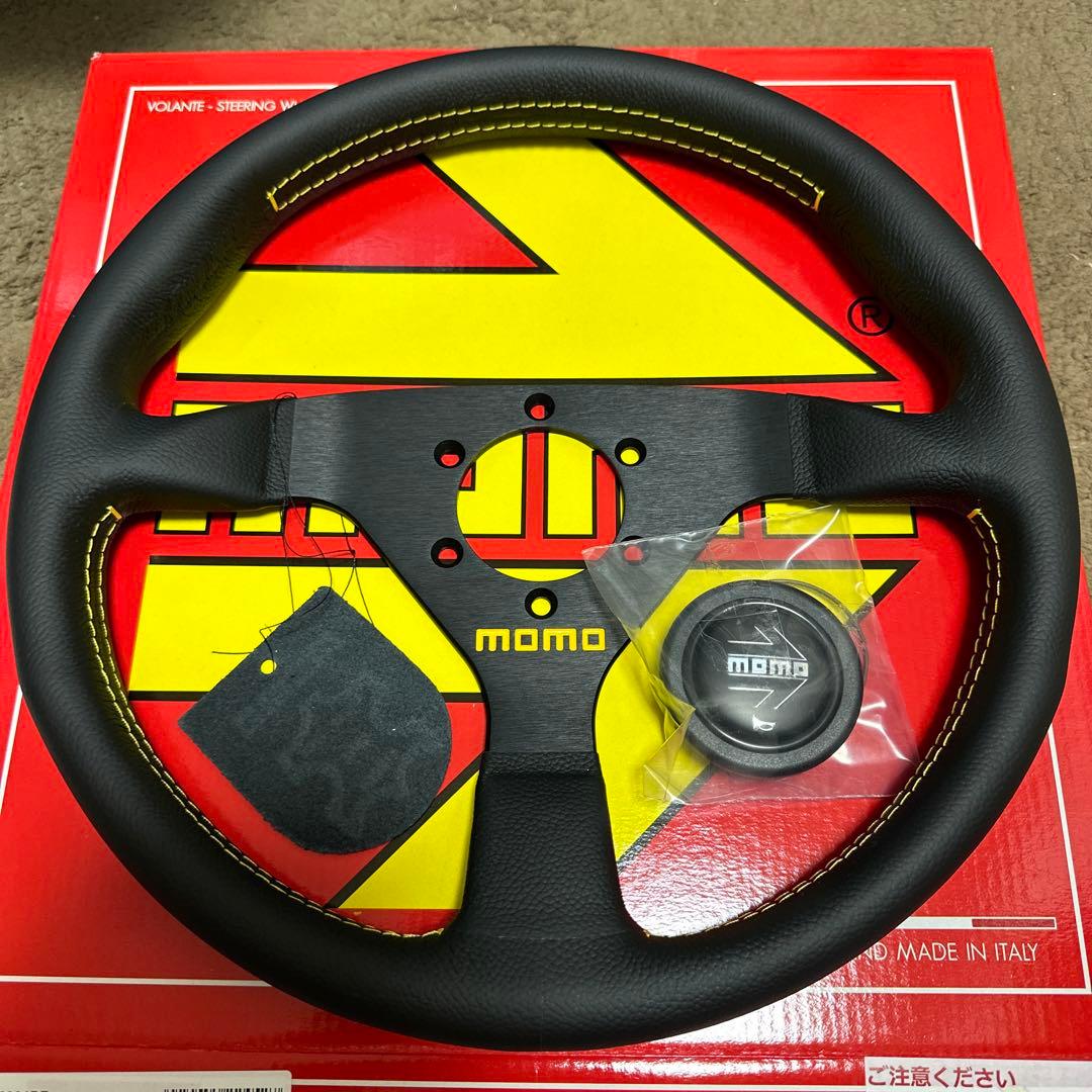 正規輸入品MOMOヴェローチェレーシング320mm新品未使用